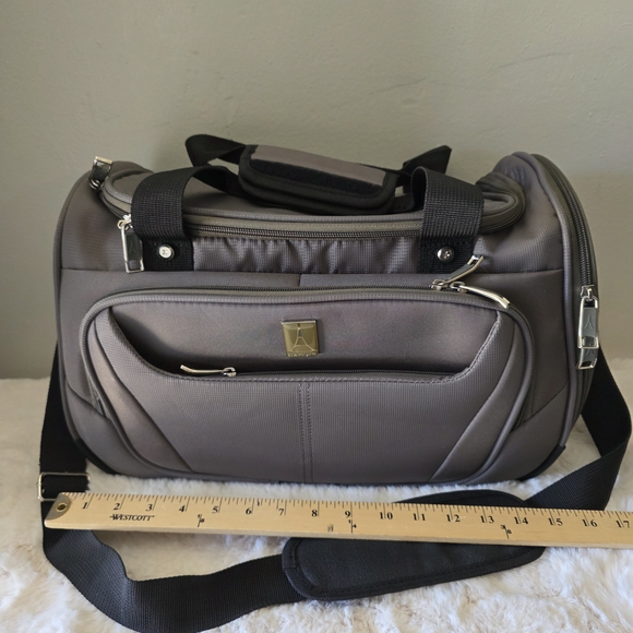 Travelpro Slate Green Carryon Underseat Bah - Picture 2 of 16